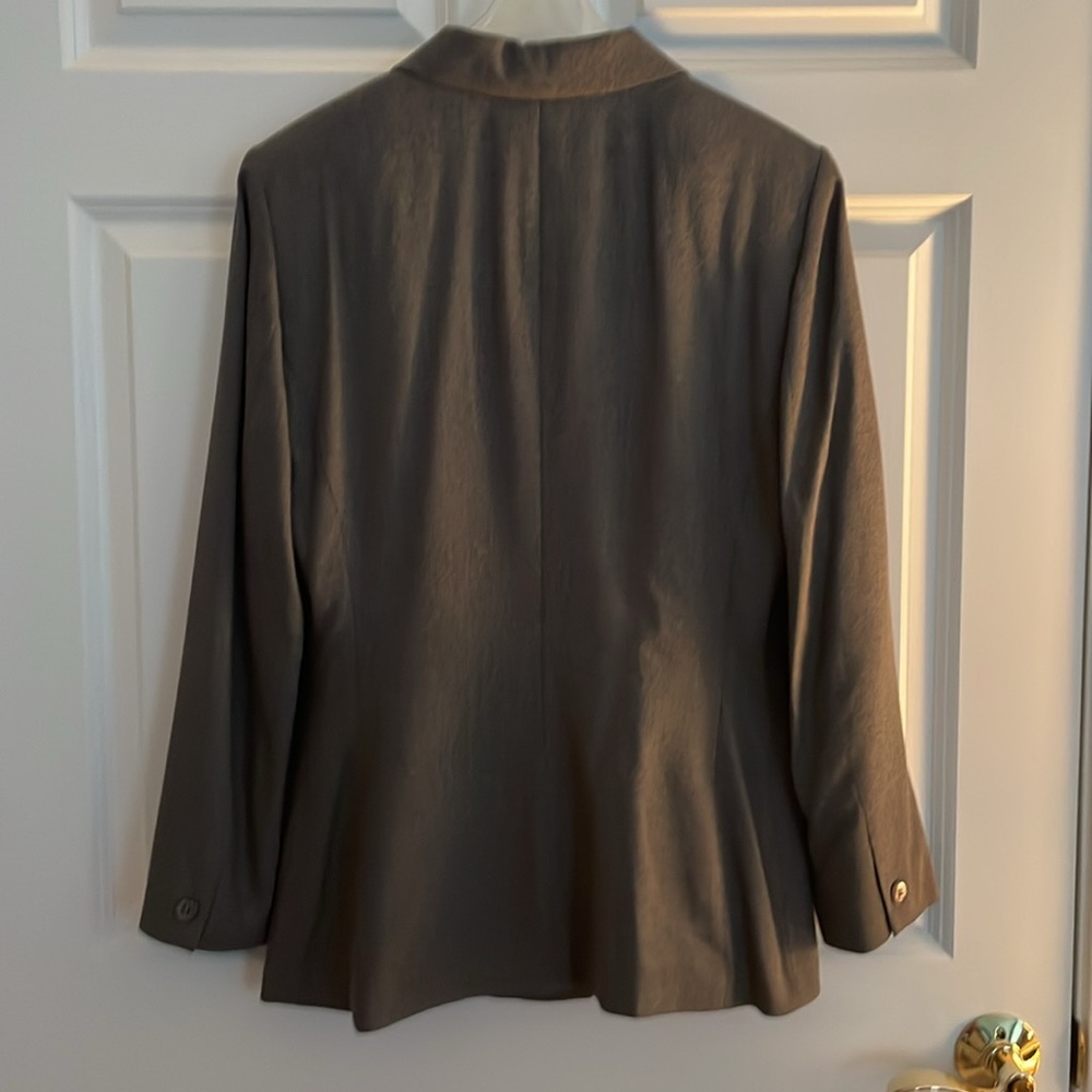 Suit - Picture 3 of 5